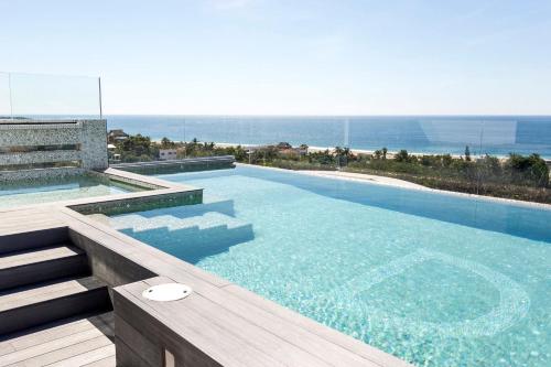 a swimming pool with a view of the ocean at Hotel DC Boutique & SPA in Puerto Escondido