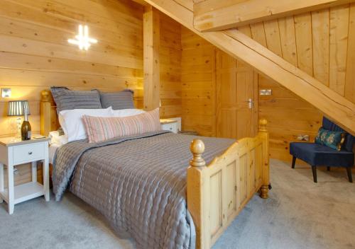 a bedroom with a bed in a log cabin at Trenant 2 in Little Petherick