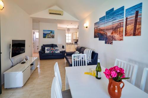 Villa Los Arcos - LH160 By Villas Now Ltd