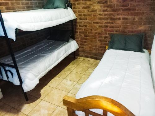 two bunk beds sitting next to a brick wall at Complejo Hatun Yaya in Mendoza