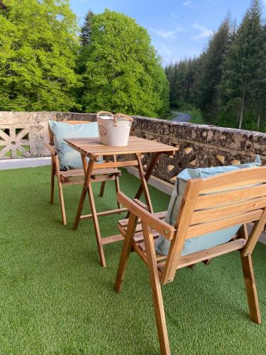 Κήπος έξω από το Domaine de Marchal - chambres et table d'hôtes