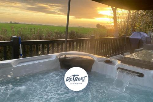 a jacuzziificialificialificialificialificialificialificialificialificialificialificial at ReTreat Breaks - 47 Park Lane in Patrington