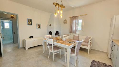 Χώρος καθιστικού στο Bayview Villa with Jaccuzi - Milos