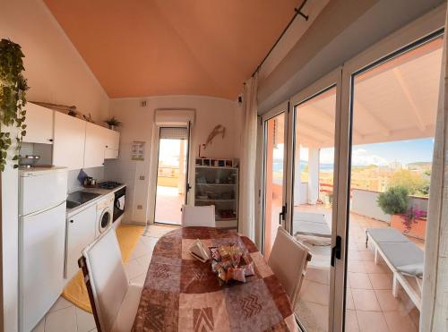 Köök või kööginurk majutusasutuses Bellissima terrazza VISTA MARE
