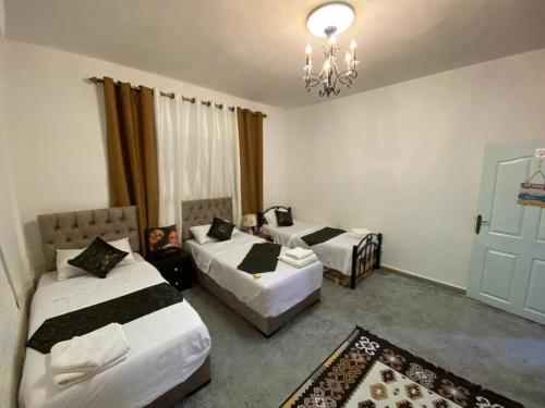 Кровать или кровати в номере Its your choice hostel