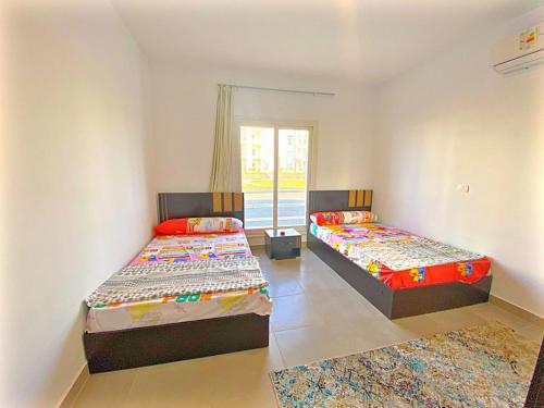 Ένα ή περισσότερα κρεβάτια σε δωμάτιο στο Chalet Amwaj North coast Q Zone