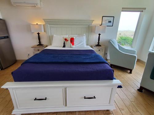 Ένα ή περισσότερα κρεβάτια σε δωμάτιο στο Moonstone Beach Motel