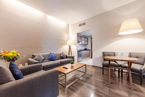 Ruang duduk di Suites Del Ángel