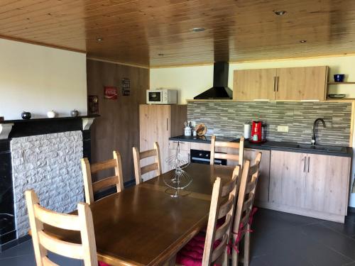 Una cocina o zona de cocina en Le Temps d'un Souffle - Gîte rural 3 épis