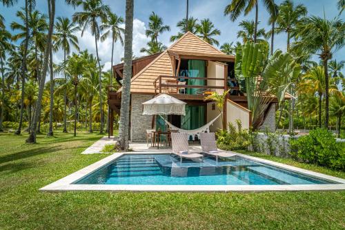 Bazén v ubytování Pontal dos Carneiros Beach Bungalows nebo v jeho okolí