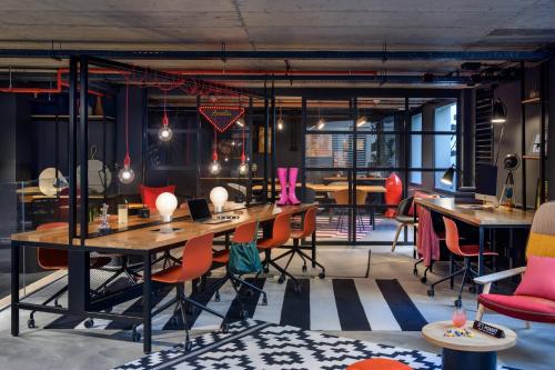 Χώρος καθιστικού στο Moxy Lisbon City