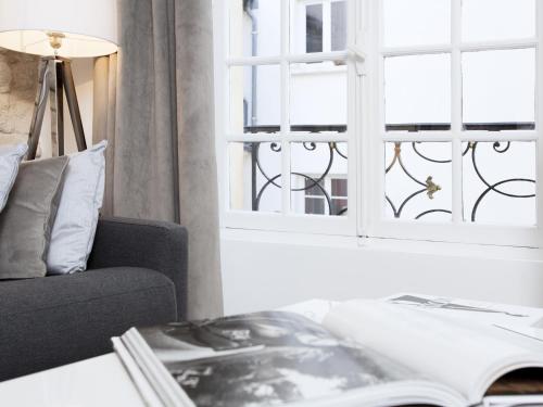 パリにあるLivinParis - Luxury 2 Bedrooms Le Marais Iのギャラリーの写真