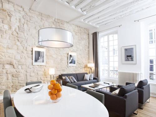 LivinParis - Luxury 2 Bedrooms Le Marais I