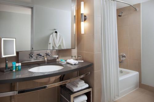 Ein Badezimmer in der Unterkunft W Seattle