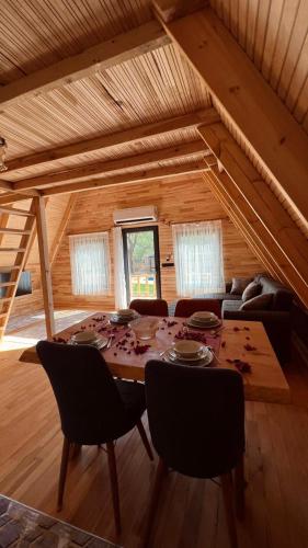 a room with a table and chairs in a cabin at BADEM AĞACI BUGALOWLARI in Kas