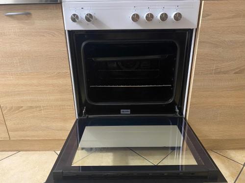 an oven with its door open in a kitchen at Bilocale degli Innamorati in Terni