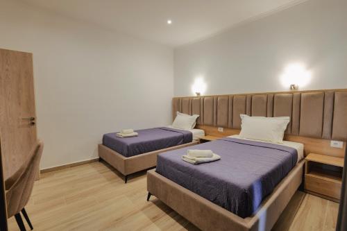 a room with two beds in a room at Casa Del Mar in Ksamil