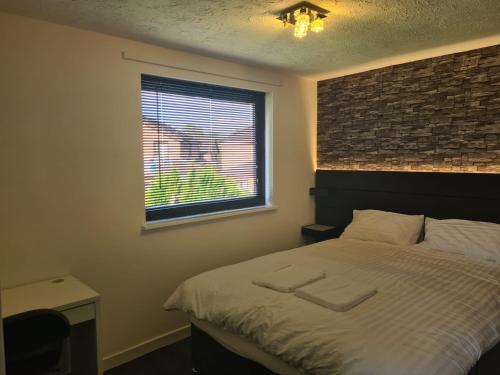 Ένα ή περισσότερα κρεβάτια σε δωμάτιο στο Travel Host 3 BEDROOM HOUSE WITH FREE PARKING
