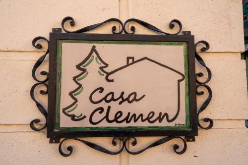 a sign for a car cleaners hanging on a wall at Casa Rural Casa Clemen in Villalba Baja