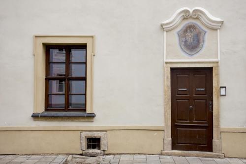 a building with a door and a window at Apartmán Mariánská 5 in Olomouc
