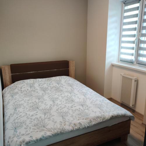 a small bed in a bedroom with a window at Villa Pirken Hammer in Pirkenhammer