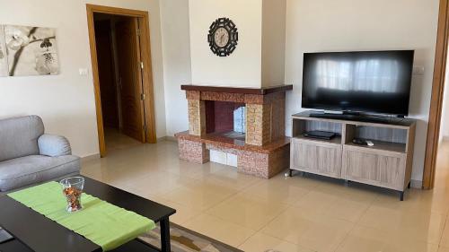 Abdoun Apartmentにあるテレビまたはエンターテインメントセンター