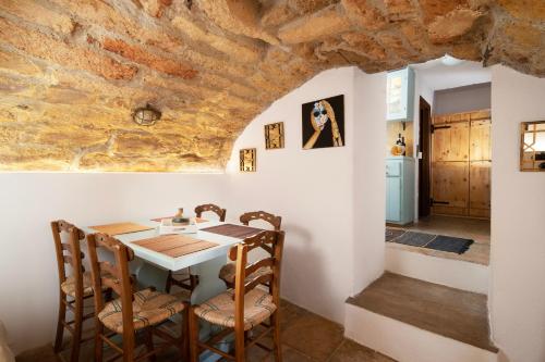 Posezení v ubytování Menexes Suites Monemvasia