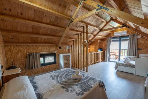 a large room with wooden walls and wooden ceilings at Acogedora casita en la Subbética, centro de Andalucía, Granada y Córdoba in Zambra