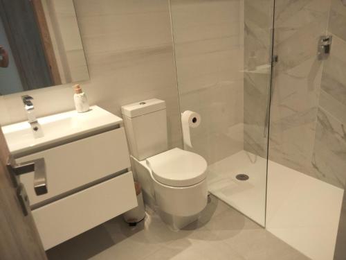a bathroom with a toilet and a sink and a shower at SOTOGRANDE Hoyo 10 in Sotogrande