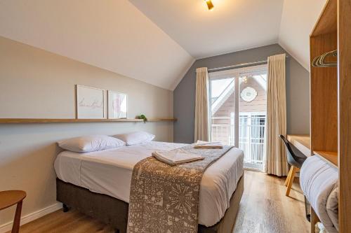 a small bedroom with a bed and a window at Casa Quinta do Palácio - Stay House Temporada in Canela