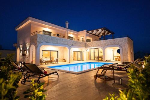 Villa Roza s privatnim grijanim bazenom i jacuzzijem