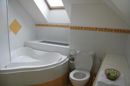 Kylpyhuone majoituspaikassa Holiday Home Prague Pruhonice