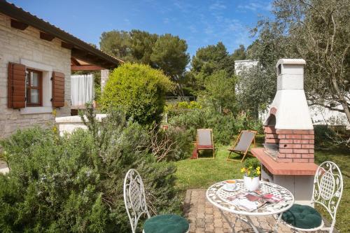 Apartments with parking space Novigrad - 7053