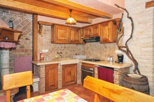 Apartments with parking space Novigrad - 7053