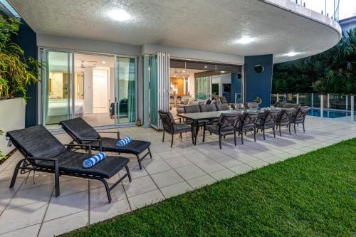Taman di luar Pavillions on Hamilton Island by HIHA