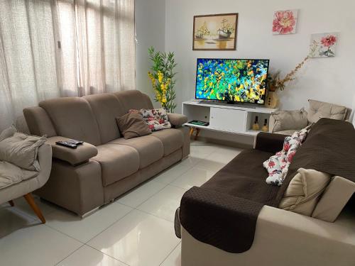 TV a/nebo společenská místnost v ubytování Apartamento 100 metros da praia das Astúrias