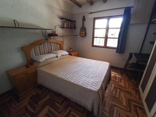 a bedroom with a large bed and a window at Habitación privada cerca del centro in Godoy Cruz