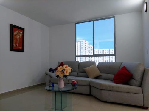a living room with a couch and a glass table at Confortable Apartamento in Barranquilla
