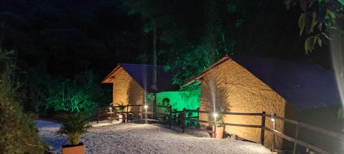 El edificio en el que está el campamento