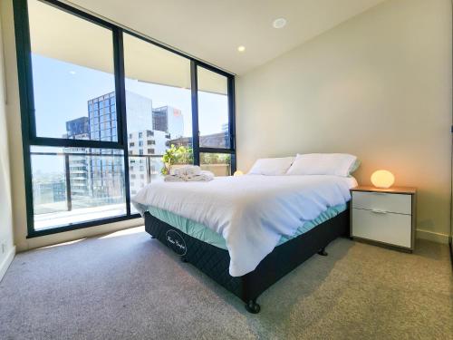 Afbeelding uit fotogalerij van Modern 2-bedrooms apartment with parking in Melbourne