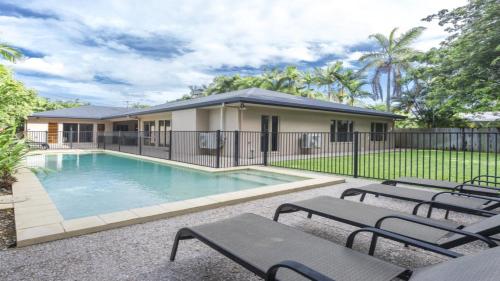 Bazén v ubytování Aqua - Pecten Port Douglas nebo v jeho okolí