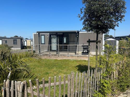 Mobil-home 6 pers, 3 chambres, piscine chauffée, plage à 200m, terrasse couverte - FR-1-361A-12