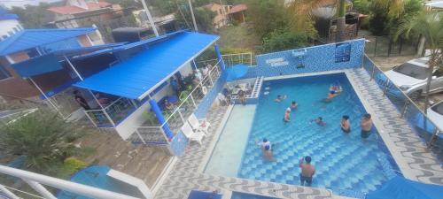 an overhead view of a swimming pool with people in it at Hotel spa la buena vida in Fusagasuga