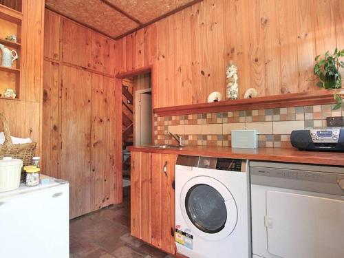 Una cocina o cocineta en Aloha Amity
