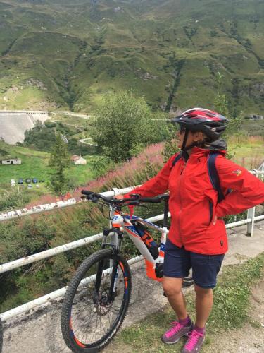a woman holding a bike on a fence at Al Centro in Verbania