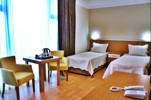 Llit o llits en una habitació de Emsa Palace Hotel