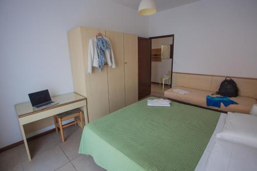 Ένα ή περισσότερα κρεβάτια σε δωμάτιο στο Ligure Residence Appartamenti per Vacanze