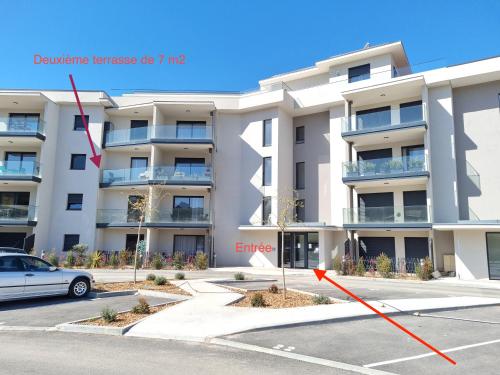 Το κτήριο όπου στεγάζεται  το διαμέρισμα