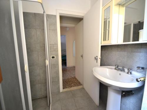 a bathroom with a sink and a shower at Apartment for rent with parking spaces in Torre dellOrso Pt06 in Torre dell'Orso