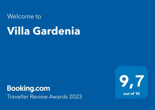 オストゥーニにあるVilla Gardeniaの青い看板(文字入り)